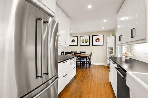 4363 Jackson Street E, Beamsville, ON - Indoor Photo Showing Kitchen