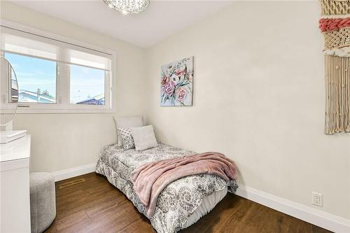 4363 Jackson Street E, Beamsville, ON - Indoor Photo Showing Bedroom