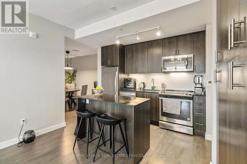 #302 -168 Sabina Dr, Oakville, ON - Indoor Photo Showing Kitchen With Upgraded Kitchen