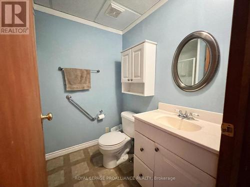93 Gilbert St, Belleville, ON - Indoor Photo Showing Bathroom