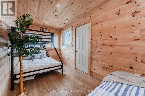 82193 Cottage Rd, Ashfield-Colborne-Wawanosh, ON - Indoor Photo Showing Bedroom
