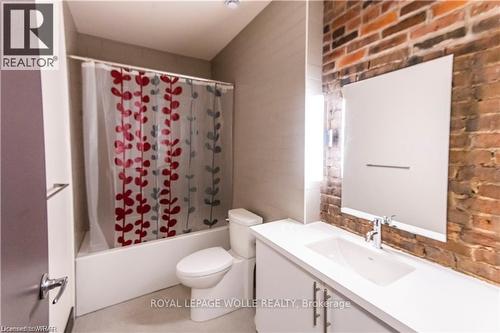 407 - 121 King Street E, Hamilton, ON - Indoor Photo Showing Bathroom