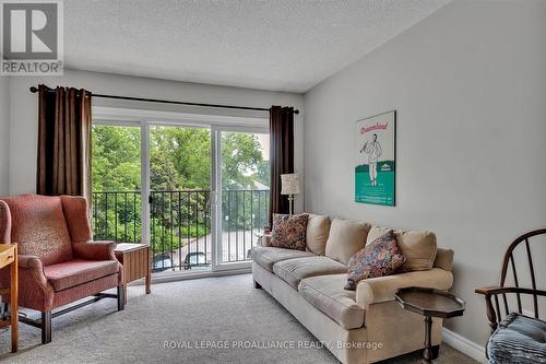 #307 -136 Ware St, Peterborough, ON - Indoor Photo Showing Living Room