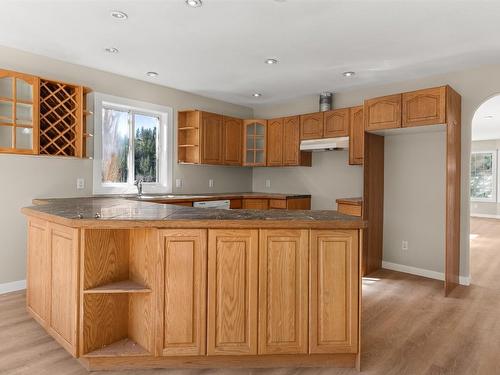 100 Devonlea Place, Okanagan Falls, BC - Indoor Photo Showing Kitchen