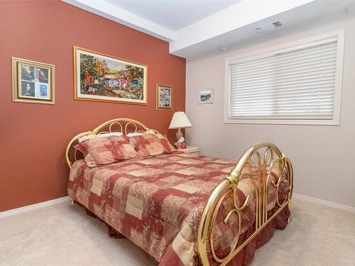 107-2300 Benvoulin Road, Kelowna, BC - Indoor Photo Showing Bedroom