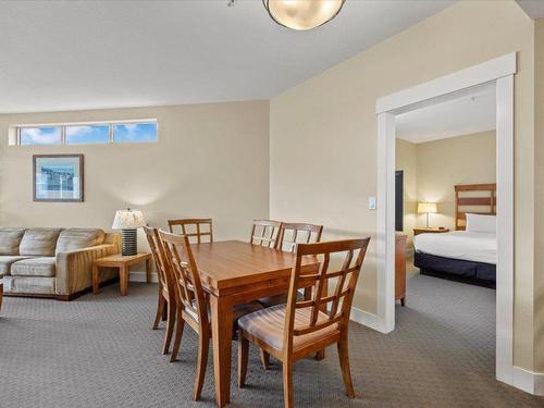 337-4205 Gellatly Road, West Kelowna, BC - Indoor Photo Showing Dining Room