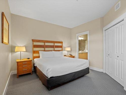 337-4205 Gellatly Road, West Kelowna, BC - Indoor Photo Showing Bedroom