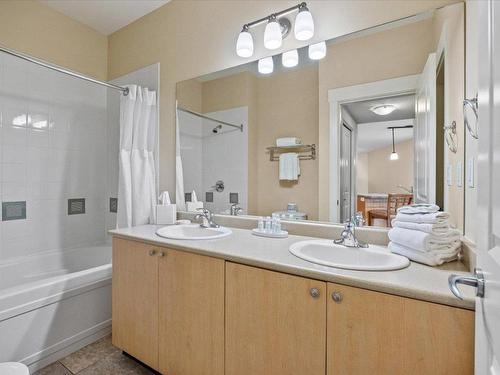 337-4205 Gellatly Road, West Kelowna, BC - Indoor Photo Showing Bathroom