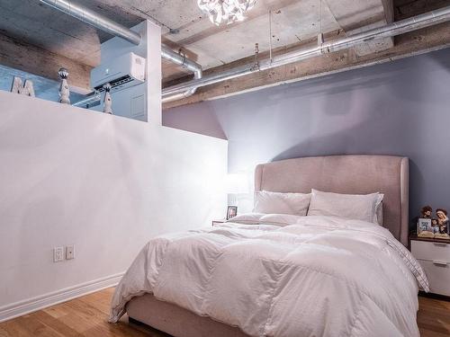 Master bedroom - 316-1200 Rue St-Alexandre, Montréal (Ville-Marie), QC - Indoor Photo Showing Bedroom