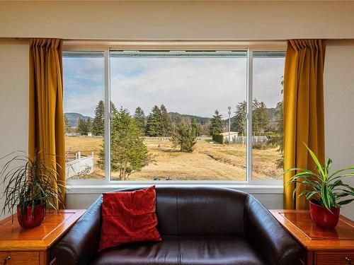 491 Macmillan Dr, Sayward, BC - Indoor Photo Showing Living Room