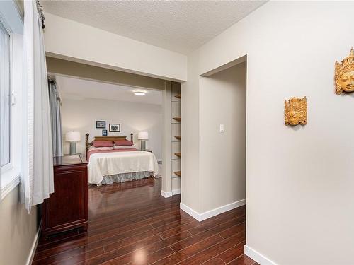 491 Macmillan Dr, Sayward, BC - Indoor Photo Showing Bedroom