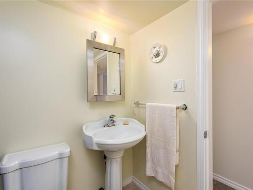 491 Macmillan Dr, Sayward, BC - Indoor Photo Showing Bathroom