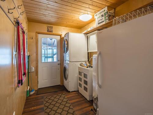 #1 Main, See Remarks, BC - Indoor Photo Showing Laundry Room