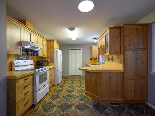 909 Brookfield Pl, Nanaimo, BC - Indoor Photo Showing Kitchen