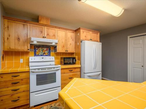909 Brookfield Pl, Nanaimo, BC - Indoor Photo Showing Kitchen