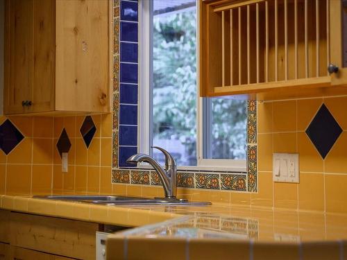 909 Brookfield Pl, Nanaimo, BC - Indoor Photo Showing Kitchen