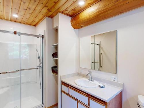 921 Bertha Ave, Gabriola Island, BC - Indoor Photo Showing Bathroom