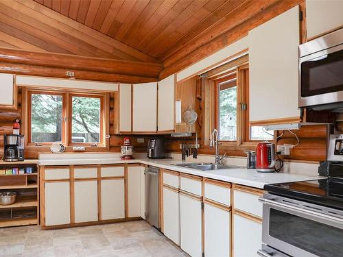 921 Bertha Ave, Gabriola Island, BC - Indoor Photo Showing Kitchen With Double Sink