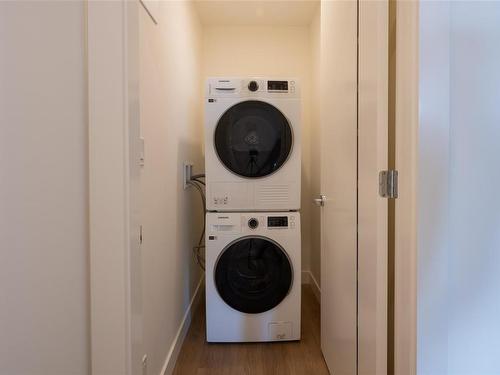 601-757 Tyee Rd, Victoria, BC - Indoor Photo Showing Laundry Room