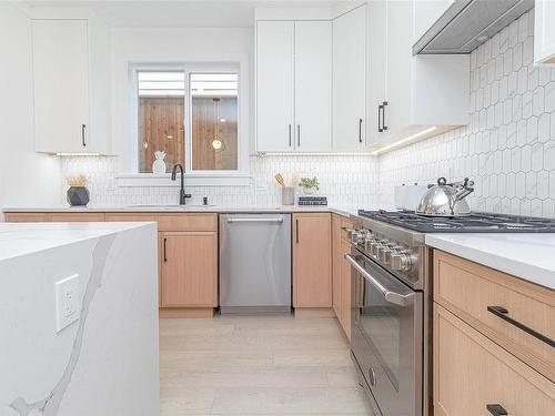 1359 Sandstone Lane, Langford, BC - Indoor Photo Showing Kitchen With Upgraded Kitchen