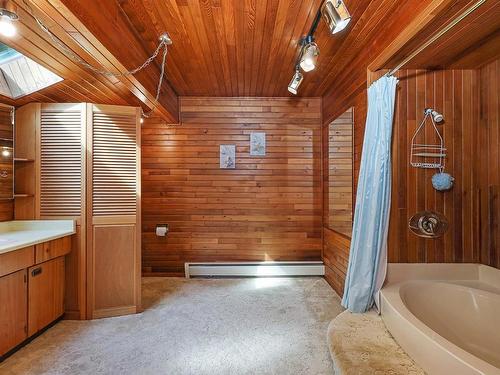 3406 Kentwood Rd, Courtenay, BC - Indoor Photo Showing Bathroom