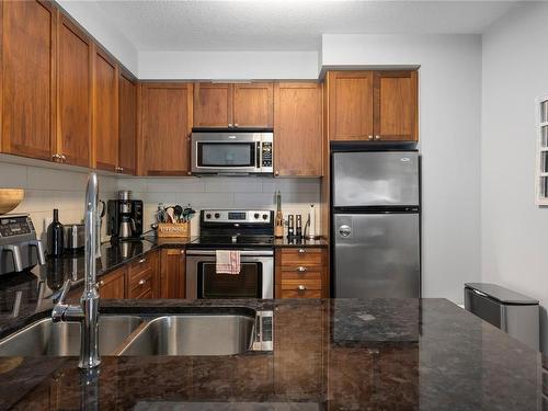 309-99 Chapel St, Nanaimo, BC - Indoor Photo Showing Kitchen With Stainless Steel Kitchen With Double Sink