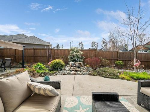 630 Ashcroft Pl, Parksville, BC - Outdoor With Backyard