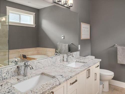 630 Ashcroft Pl, Parksville, BC - Indoor Photo Showing Bathroom