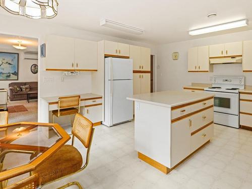 3368 Ridgeview Cres, Cobble Hill, BC - Indoor Photo Showing Kitchen