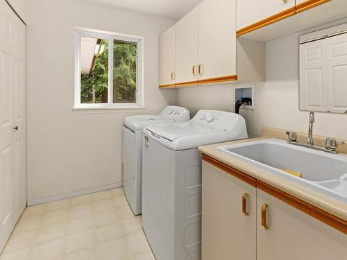3368 Ridgeview Cres, Cobble Hill, BC - Indoor Photo Showing Laundry Room