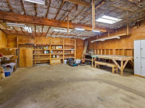 3368 Ridgeview Cres, Cobble Hill, BC - Indoor Photo Showing Garage