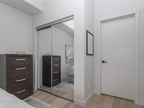 101-2465 Gateway Rd, Langford, BC - Indoor Photo Showing Bedroom