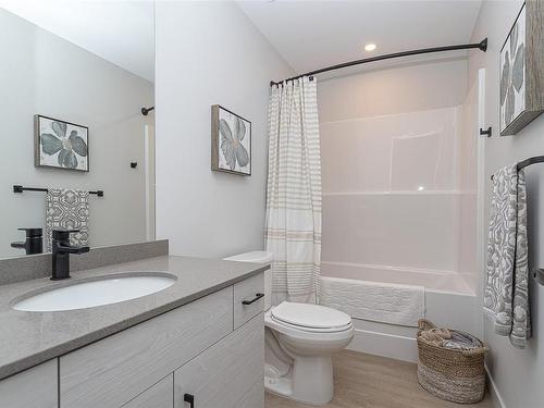 101-2465 Gateway Rd, Langford, BC - Indoor Photo Showing Bathroom