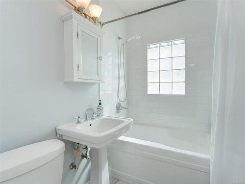 2514 Empire St, Victoria, BC - Indoor Photo Showing Bathroom