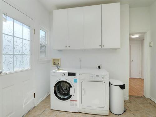 2514 Empire St, Victoria, BC - Indoor Photo Showing Laundry Room
