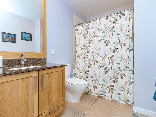 502-391 Tyee Rd, Victoria, BC - Indoor Photo Showing Bathroom