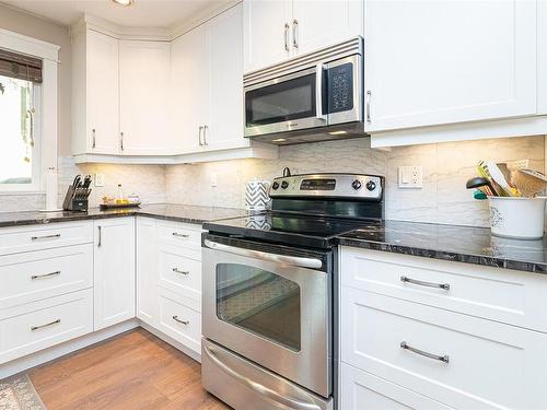 1777 Elford Rd, Shawnigan Lake, BC - Indoor Photo Showing Kitchen With Upgraded Kitchen