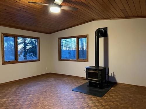 120 River Road, Rainy River, ON - Indoor Photo Showing Other Room
