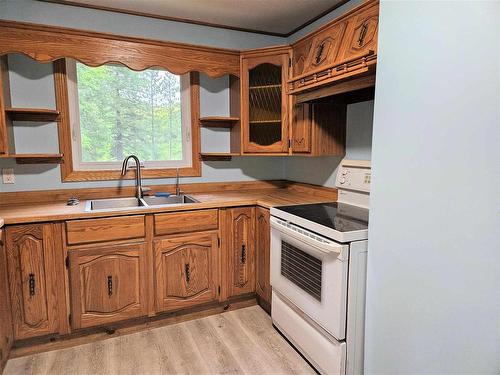 120 River Road, Rainy River, ON - Indoor Photo Showing Kitchen