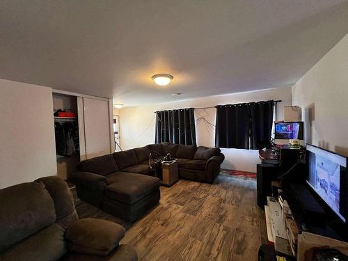 512 Tuscany Court, Thunder Bay, ON - Indoor Photo Showing Living Room