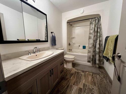 512 Tuscany Court, Thunder Bay, ON - Indoor Photo Showing Bathroom