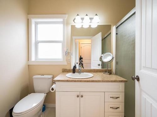 731 Mccurrach Road, Kamloops, BC - Indoor Photo Showing Bathroom