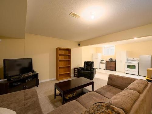 731 Mccurrach Road, Kamloops, BC - Indoor Photo Showing Living Room