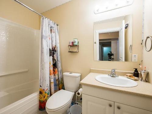 731 Mccurrach Road, Kamloops, BC - Indoor Photo Showing Bathroom