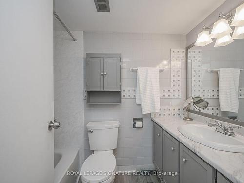 301 Frances Ave, Hamilton, ON - Indoor Photo Showing Bathroom
