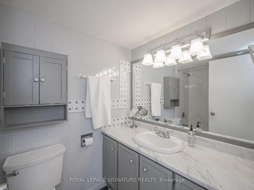 301 Frances Ave, Hamilton, ON - Indoor Photo Showing Bathroom