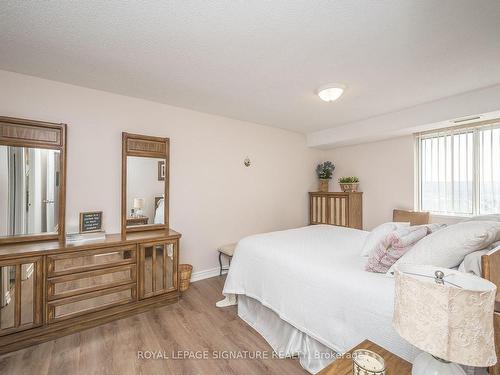 301 Frances Ave, Hamilton, ON - Indoor Photo Showing Bedroom