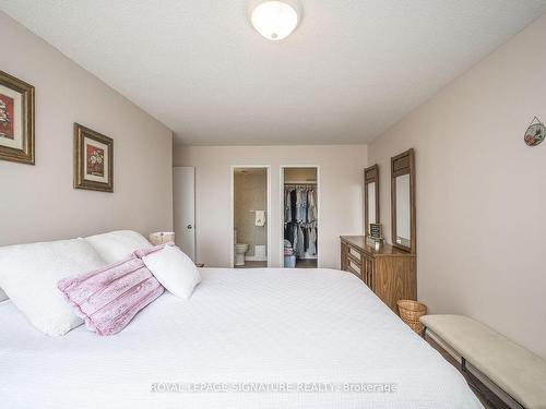 301 Frances Ave, Hamilton, ON - Indoor Photo Showing Bedroom