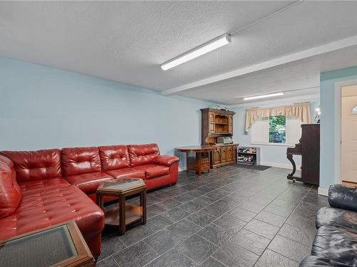 5633 Strick Rd, Port Alberni, BC - Indoor Photo Showing Living Room