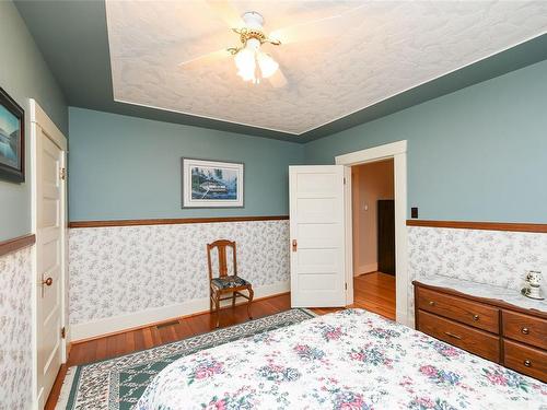 1810 Cumberland Rd, Courtenay, BC - Indoor Photo Showing Bedroom